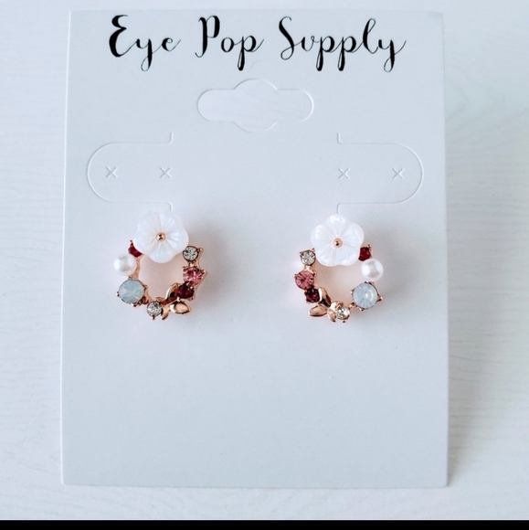 Eye Pop Supply Jewelry - Pink flower stud earrings !